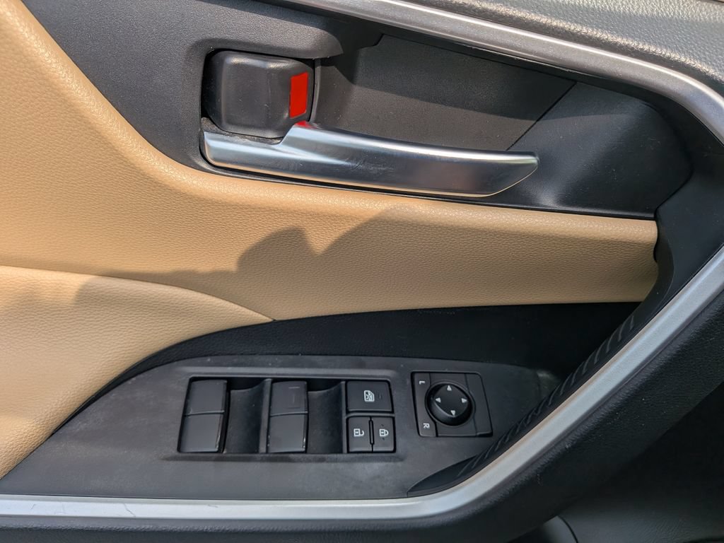 Used 2020 Toyota RAV4 XLE w/ All Weather Liner Package AWD/4WD image 28