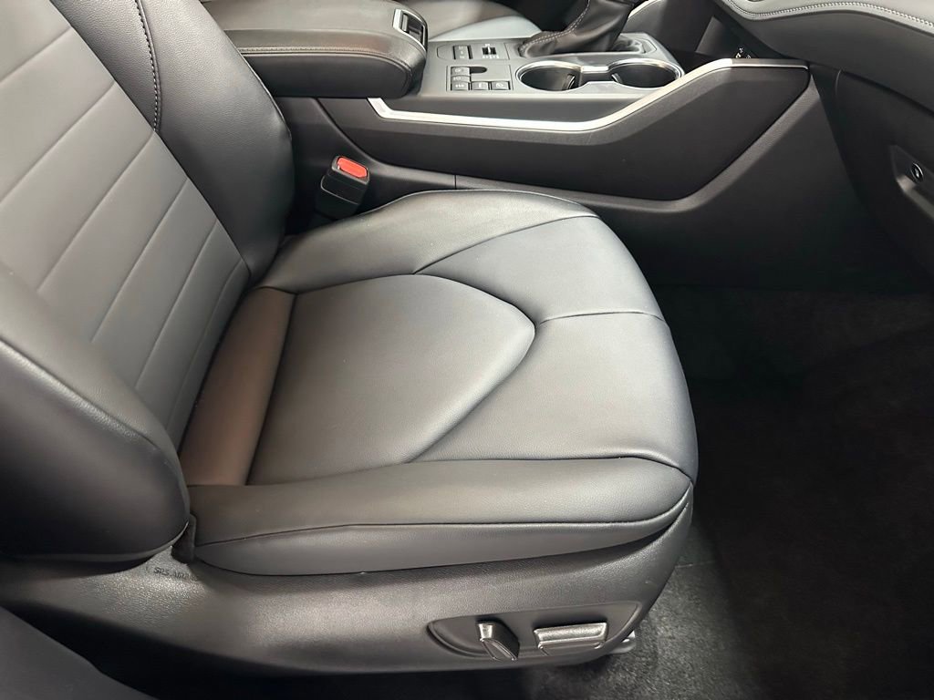 Used 2025 Toyota Highlander XLE image 67