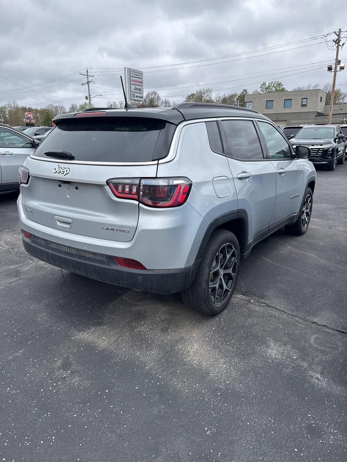 Used 2024 Jeep Compass Limited image 5