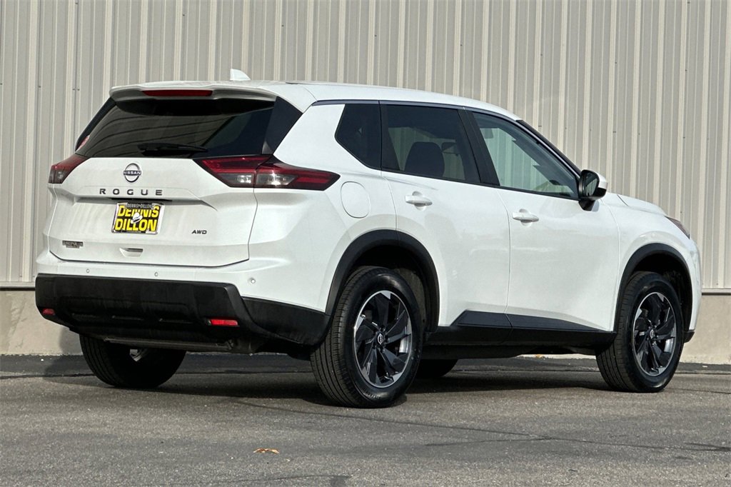 Used 2025 Nissan Rogue SV image 5