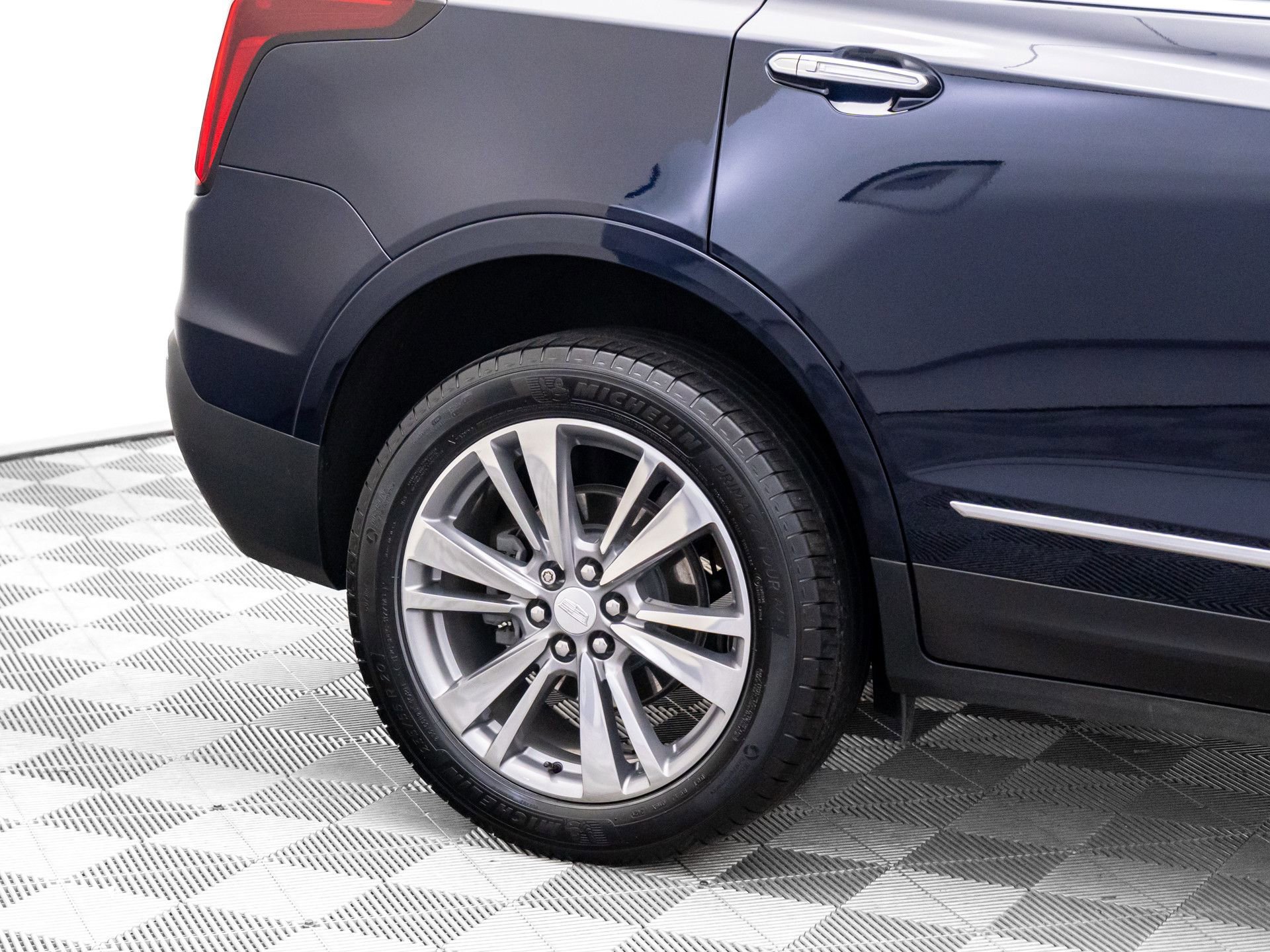 Certified 2022 Cadillac XT5 Premium Luxury w/ LPO, Floor Liner Package image 35