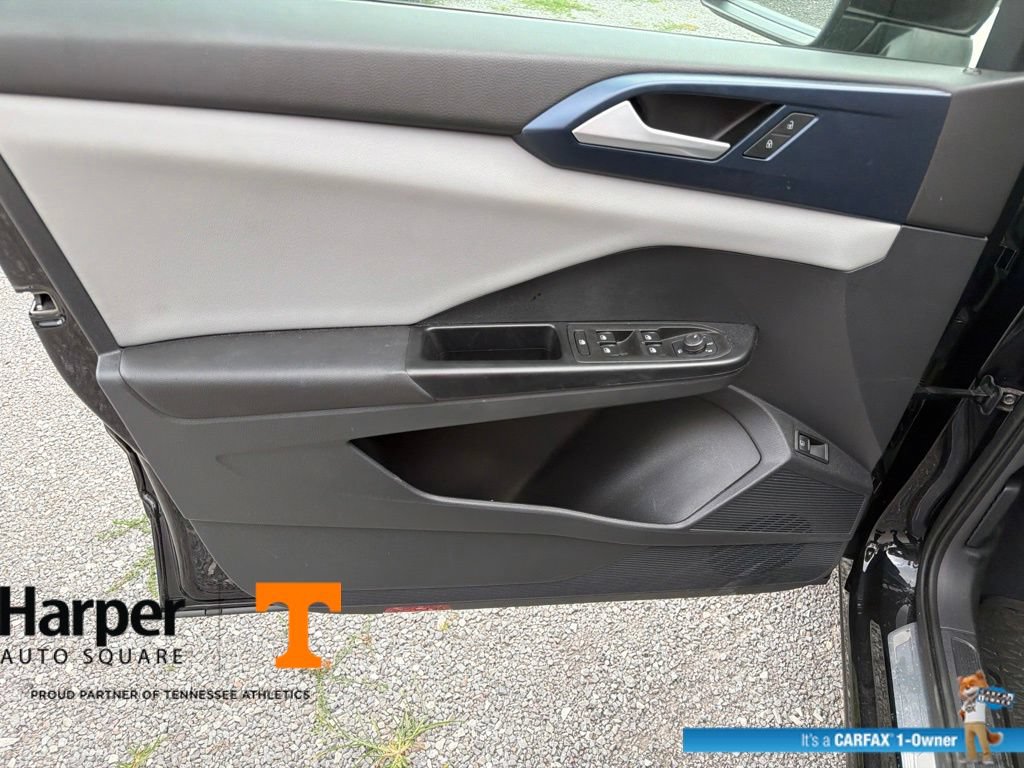 Used 2023 Volkswagen Taos SE w/ Panoramic Sunroof Package FWD image 20