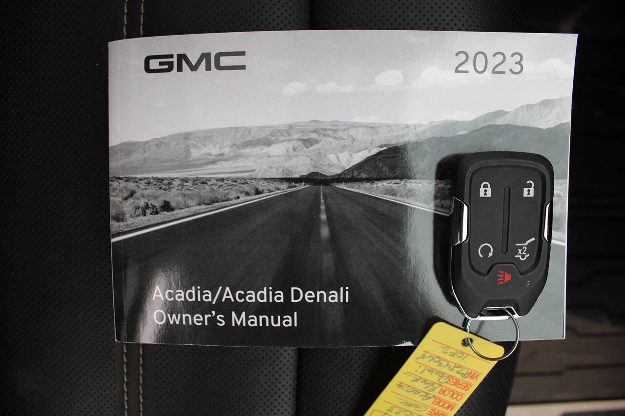 Used 2023 GMC Acadia Denali w/ Denali Ultimate Package AWD/4WD image 43
