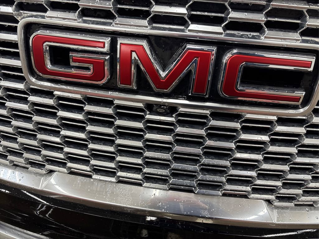 Used 2024 GMC Yukon XL Denali image 17