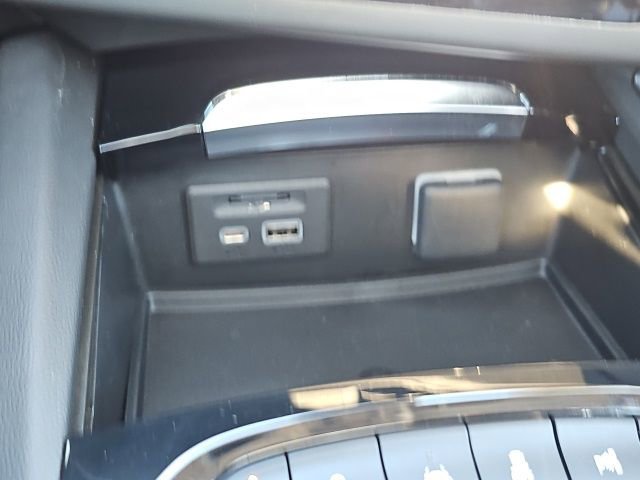 Used 2023 Buick Envision Avenir image 47