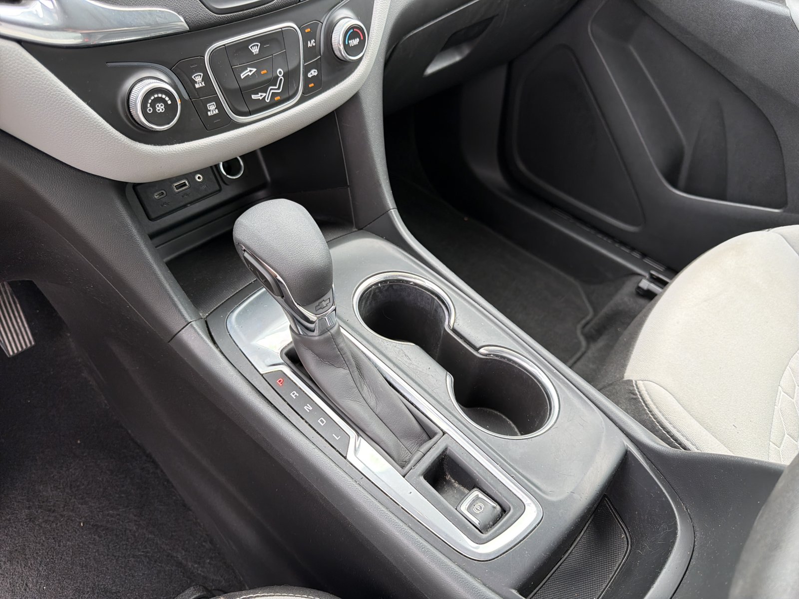 Used 2020 Chevrolet Equinox LS FWD image 30