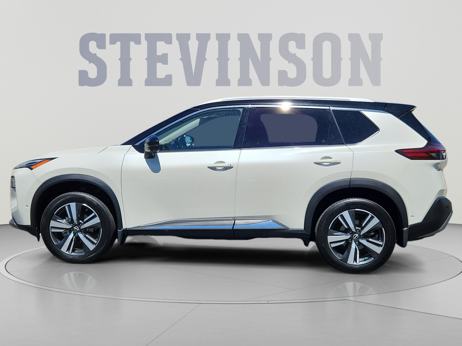 Used 2022 Nissan Rogue Platinum w/ Head-Up Display Package AWD/4WD image 2