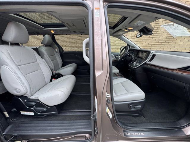 Used 2019 Toyota Sienna Limited Premium image 12