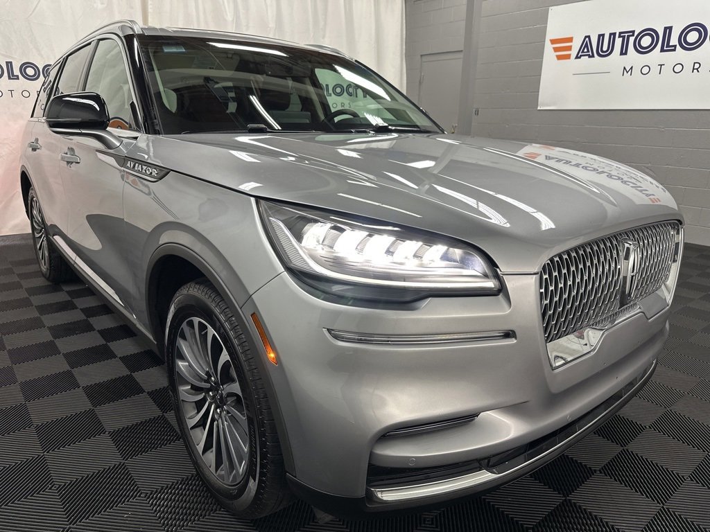 Used 2024 Lincoln Aviator AWD w/ Premium Package image 3