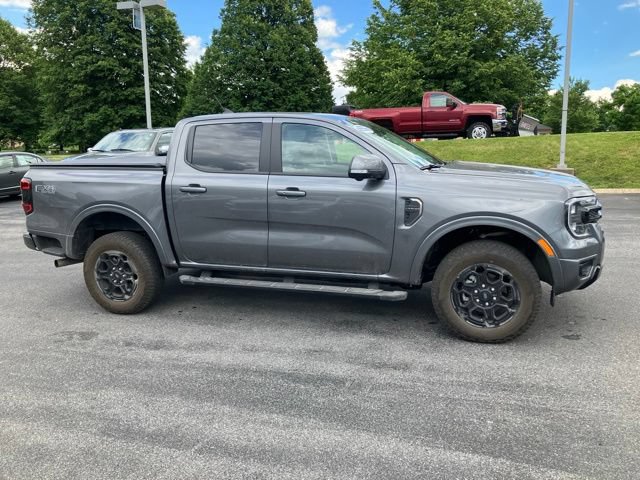Used 2025 Ford Ranger Lariat w/ FX4 Off-Road Package AWD/4WD image 2