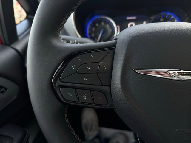 Used 2025 Chrysler Pacifica Limited image 31