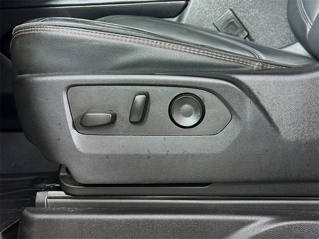 Used 2021 Chevrolet Suburban RST w/ Luxury Package image 23