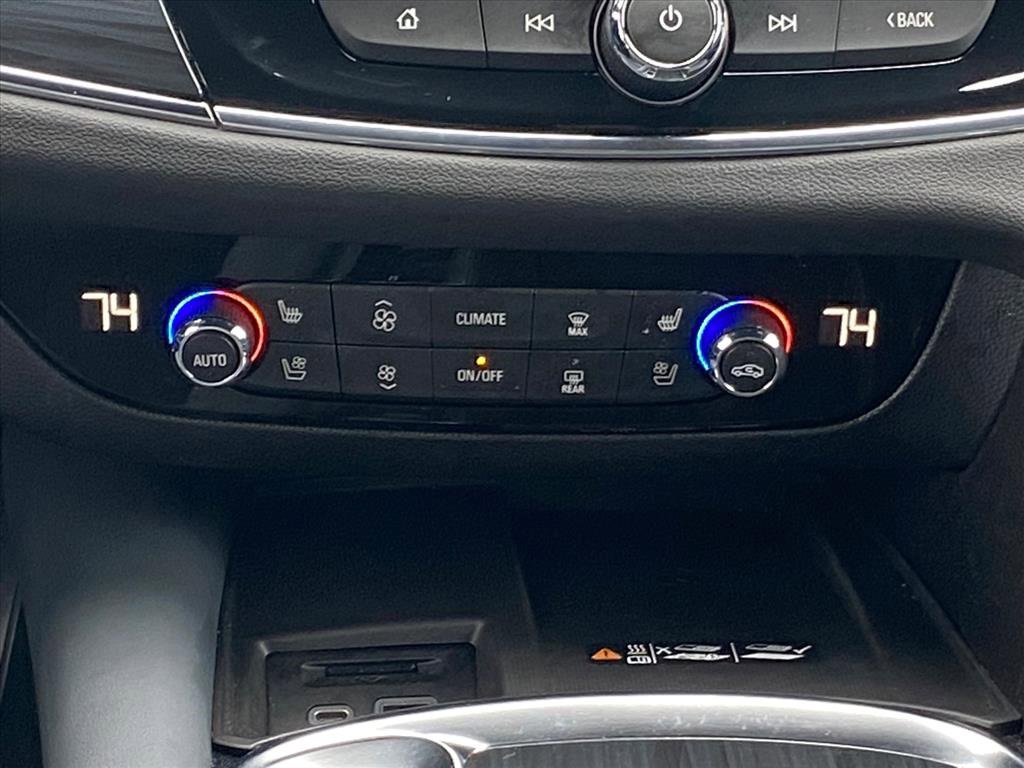 Used 2024 Buick Enclave Premium image 11