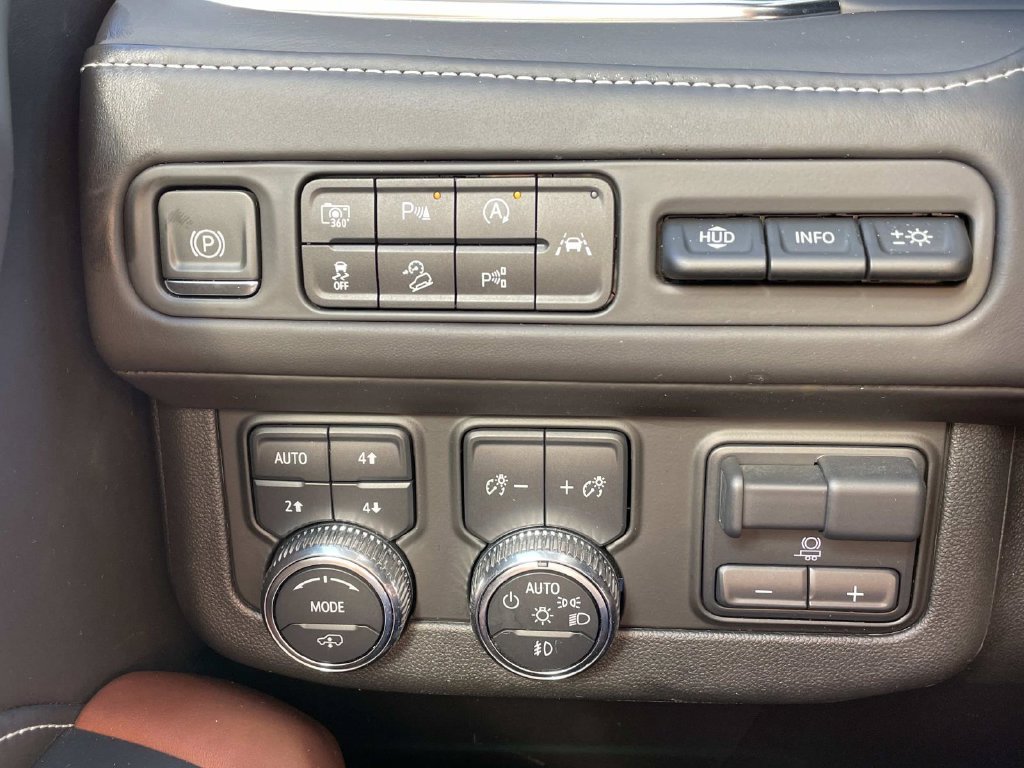 Used 2024 GMC Yukon Denali Ultimate AWD/4WD image 22