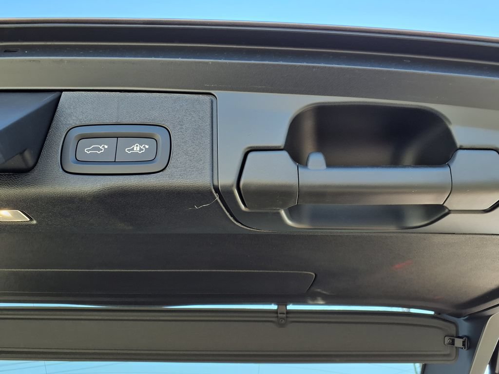 New 2026 Volvo XC60 B5 Plus w/ Protection Package Premier AWD/4WD image 11
