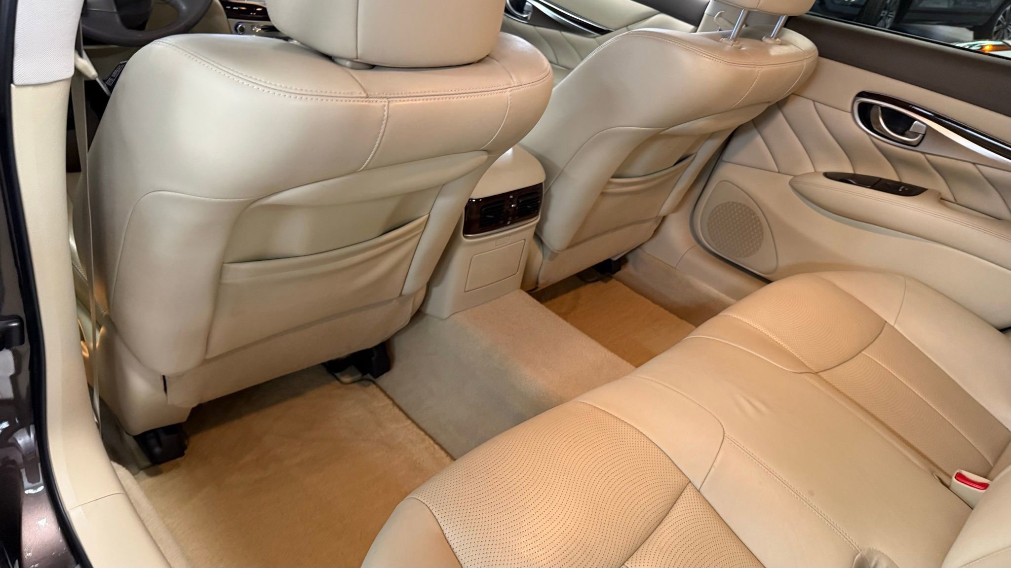 Used 2016 INFINITI Q70 L 3.7 image 32