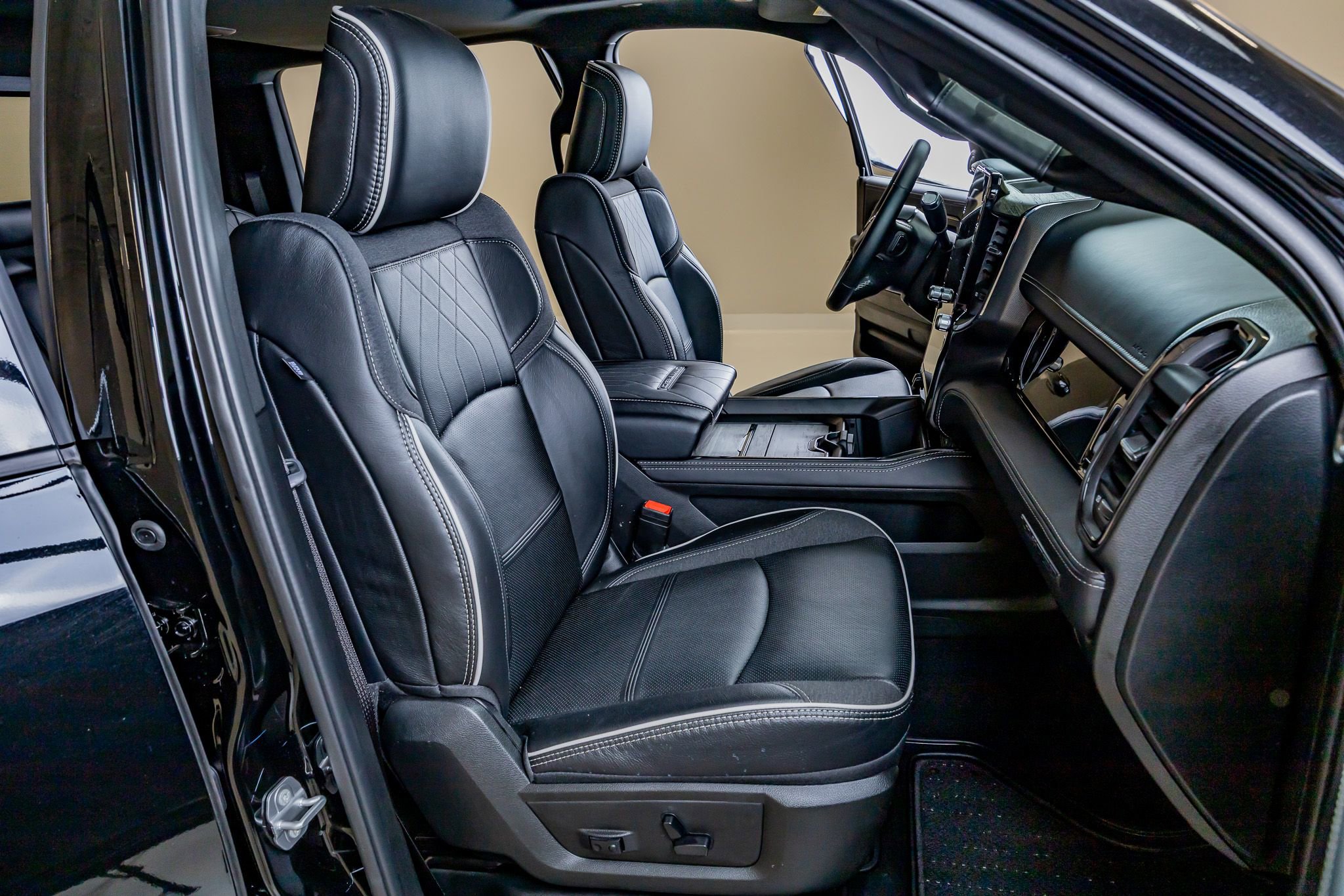 Used 2025 RAM 3500 Limited image 28