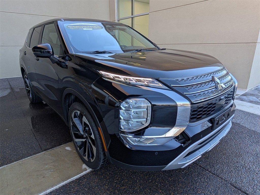 Used 2024 Mitsubishi Outlander SE Black Edition image 8