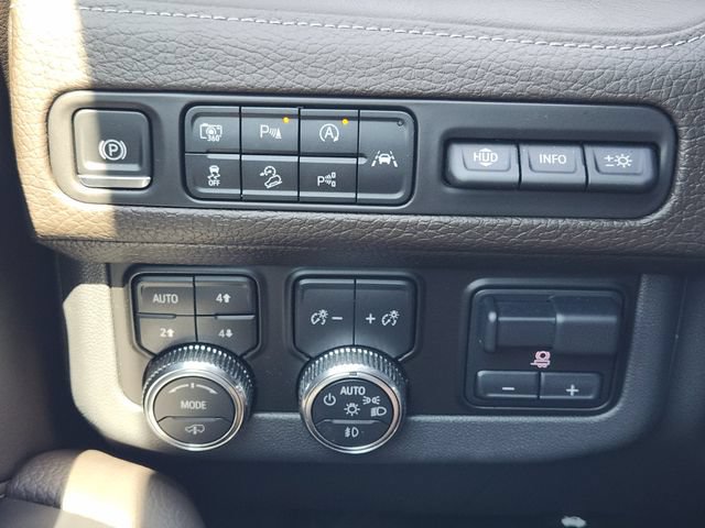 Used 2024 GMC Yukon Denali w/ Advanced Technology Package AWD/4WD image 23