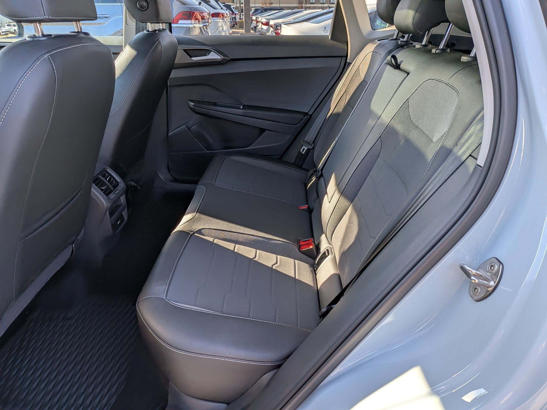 Used 2025 Volkswagen Taos SE image 29