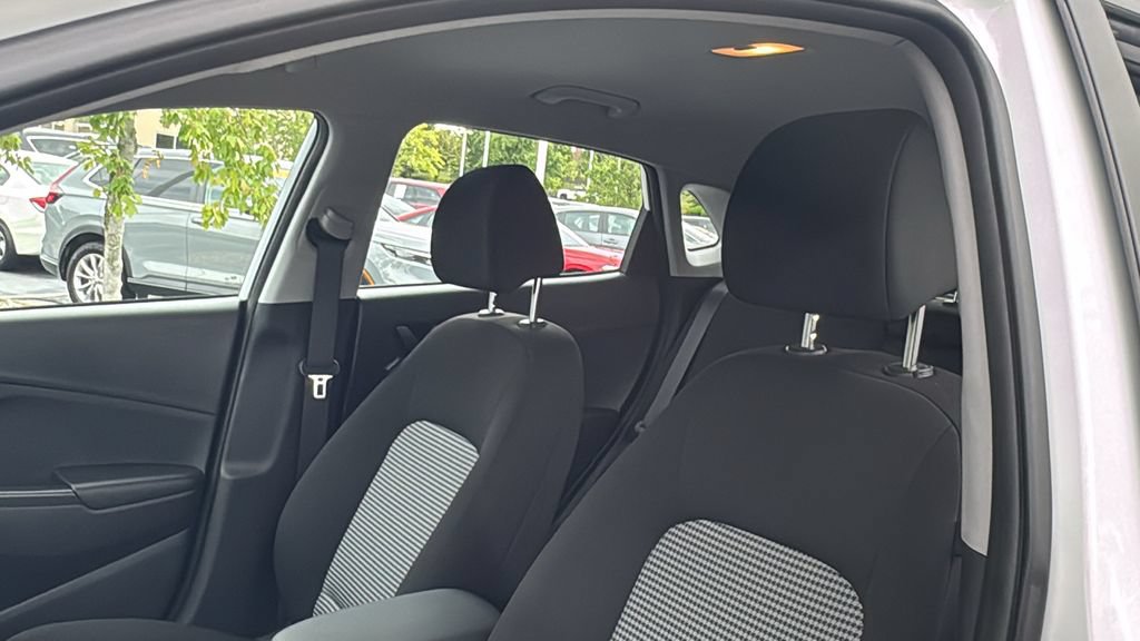 Used 2023 Hyundai Kona SE FWD image 11