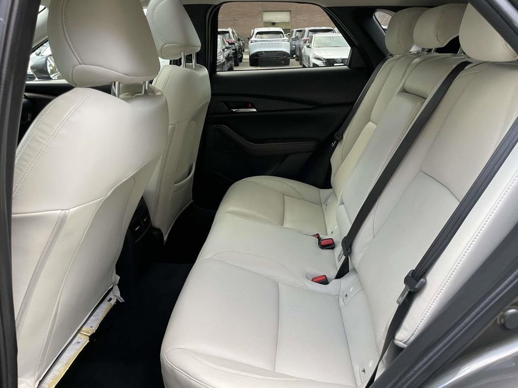 Used 2022 MAZDA CX-30 AWD 2.5 S w/ Premium Package image 12