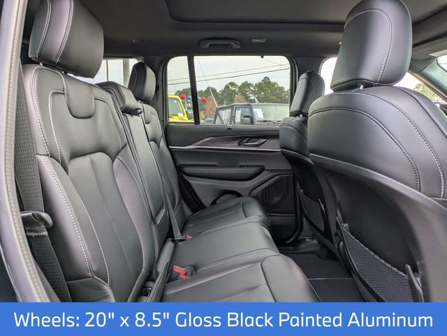 New 2025 Jeep Grand Cherokee Limited w/ Luxury Tech Group II AWD/4WD image 30