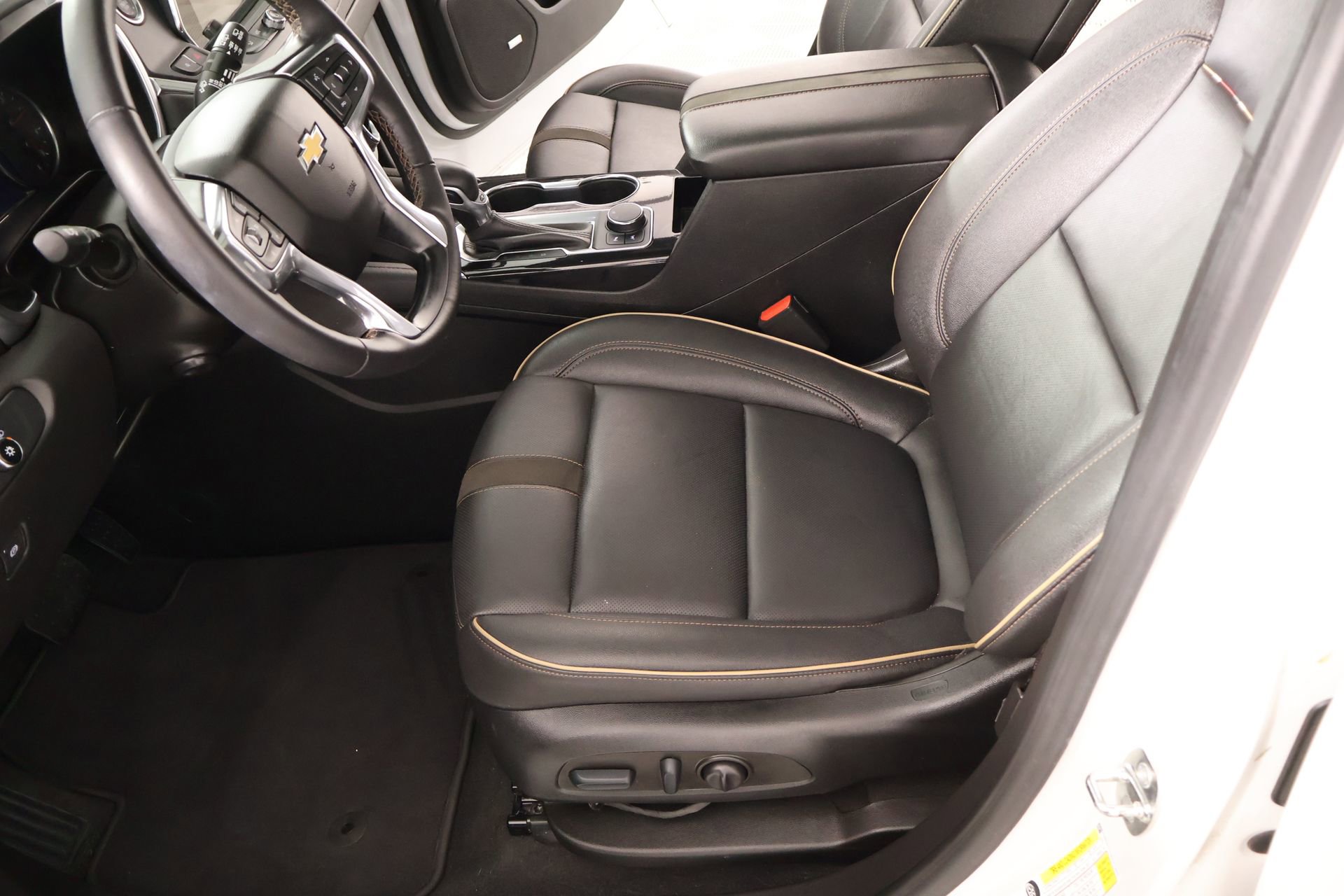 Used 2022 Chevrolet Blazer Premier w/ Enhanced Convenience Package FWD image 11