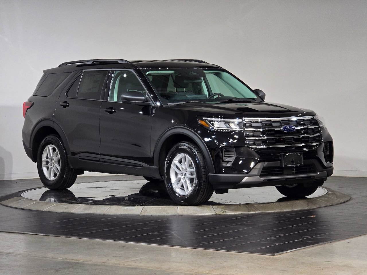 New 2026 Ford Explorer Active image 2