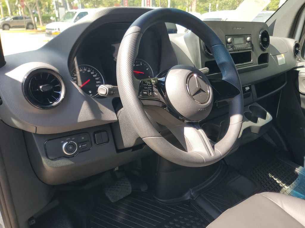 Used 2025 Mercedes-Benz Sprinter 2500 image 14