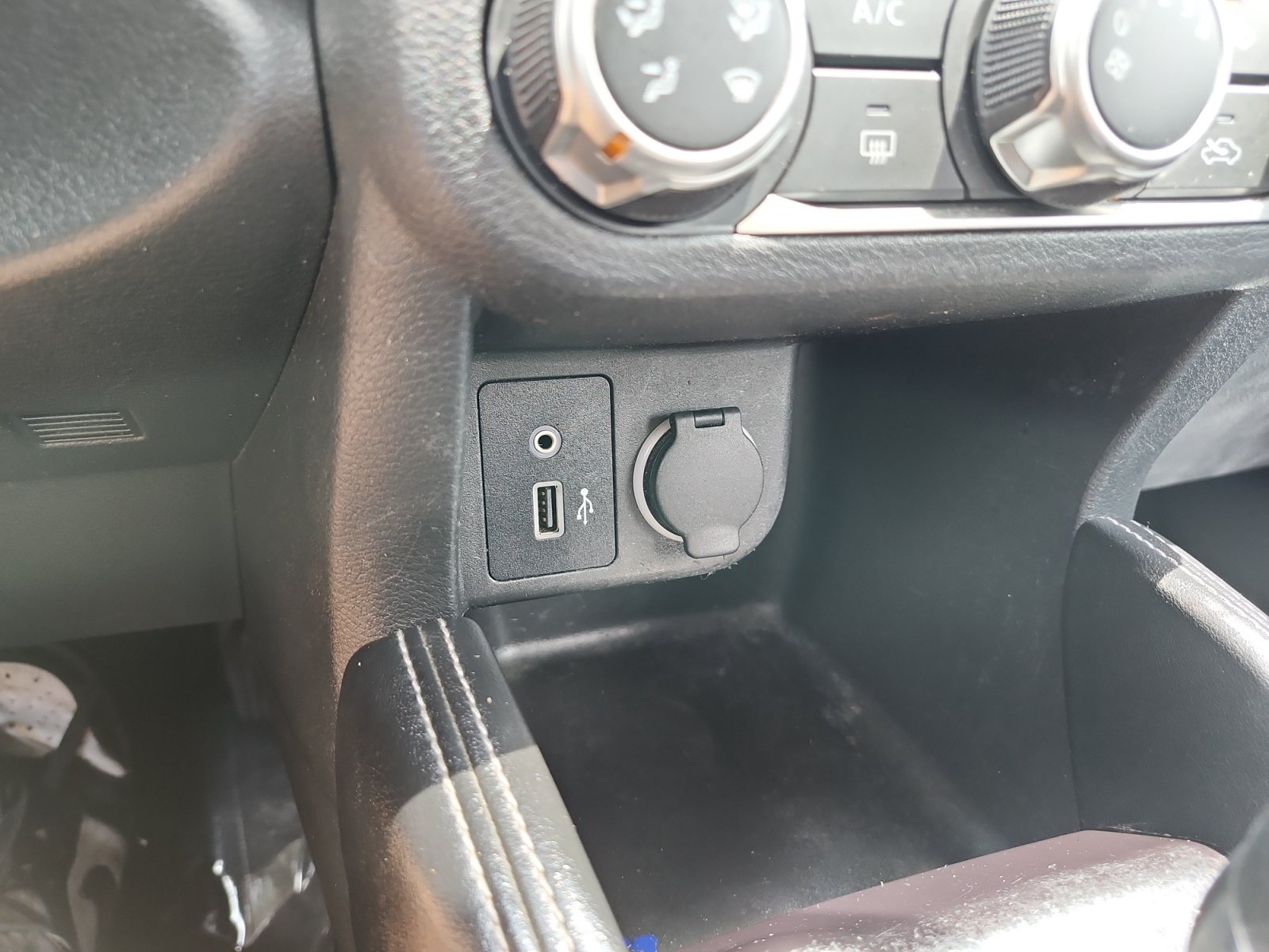 Used 2019 Nissan Kicks S FWD image 18