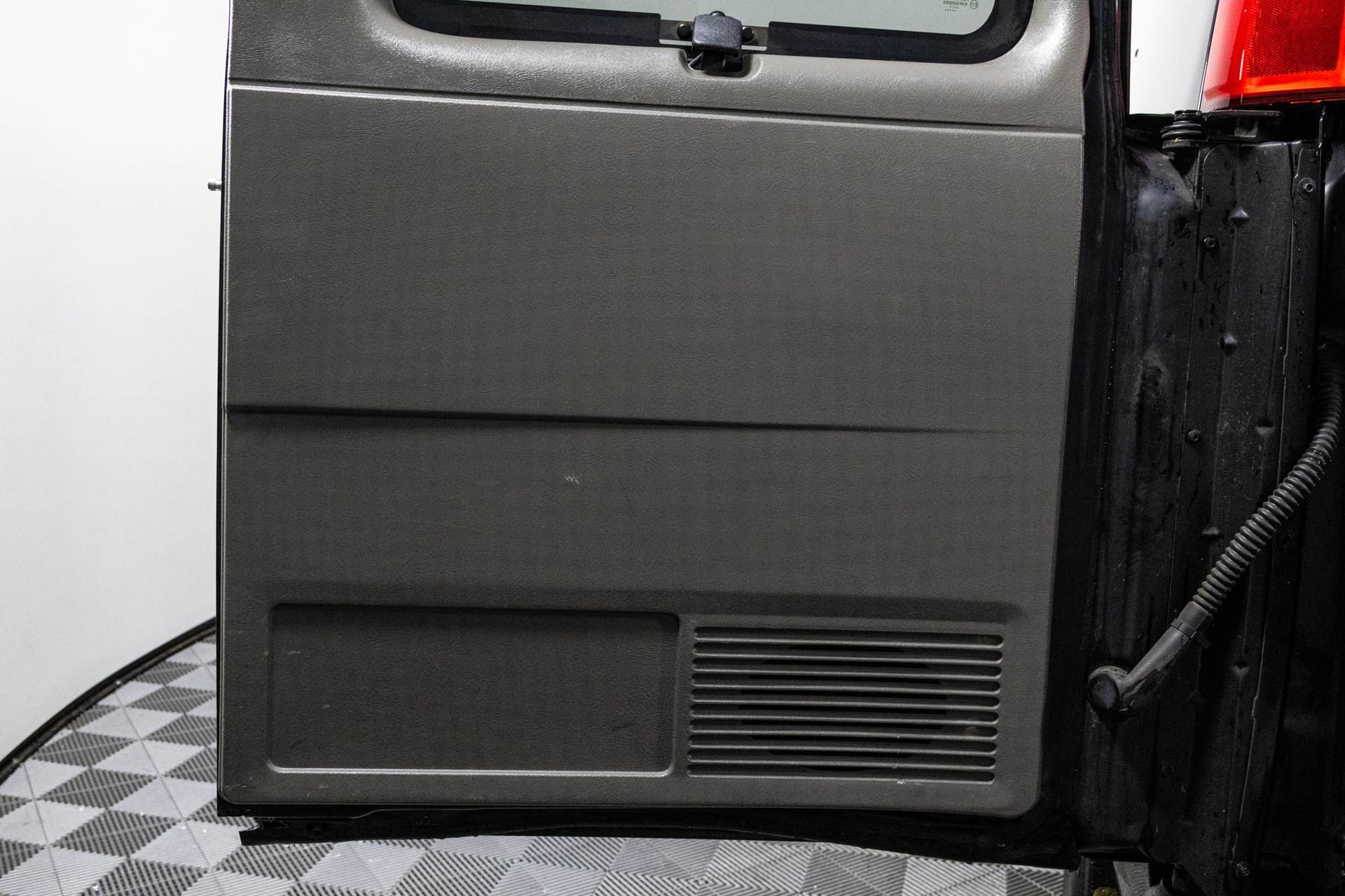 Used 2018 Chevrolet Express 3500 LT w/ LT Preferred Equipment Group image 35