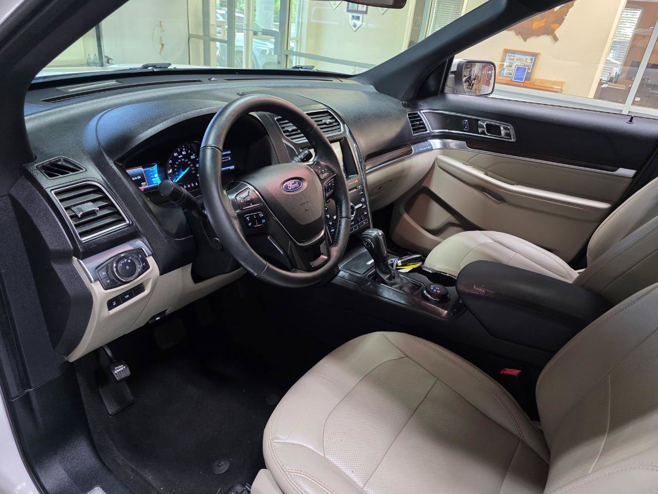 Used 2019 Ford Explorer Limited w/ Ford Safe & Smart Package AWD/4WD image 16