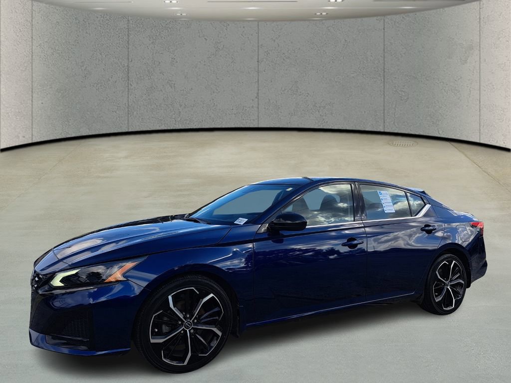 Used 2023 Nissan Altima 2.5 SR w/ SR Premium Package image 9