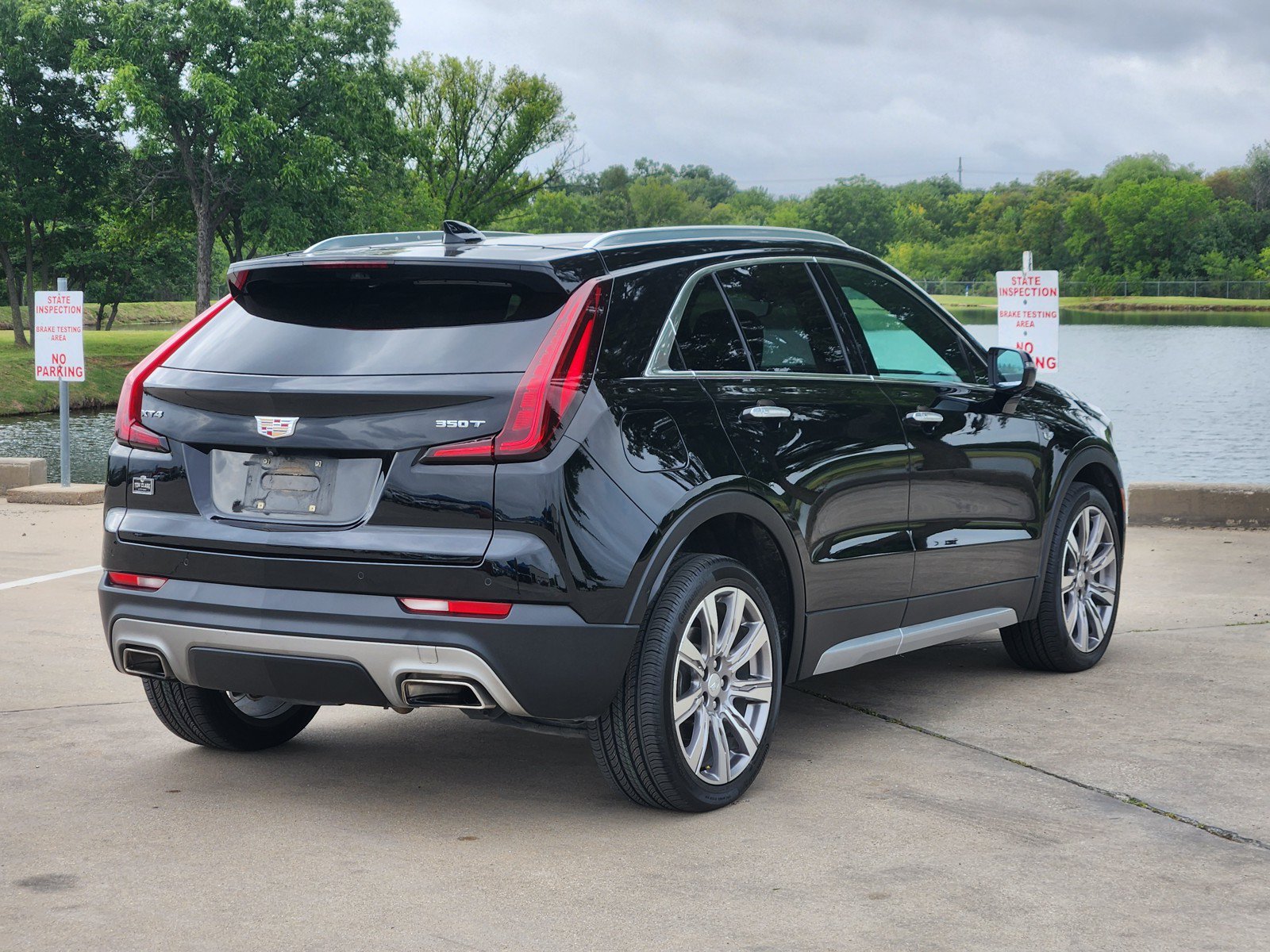 Certified 2023 Cadillac XT4 Premium Luxury w/ Enhanced Visibility Package FWD image 4