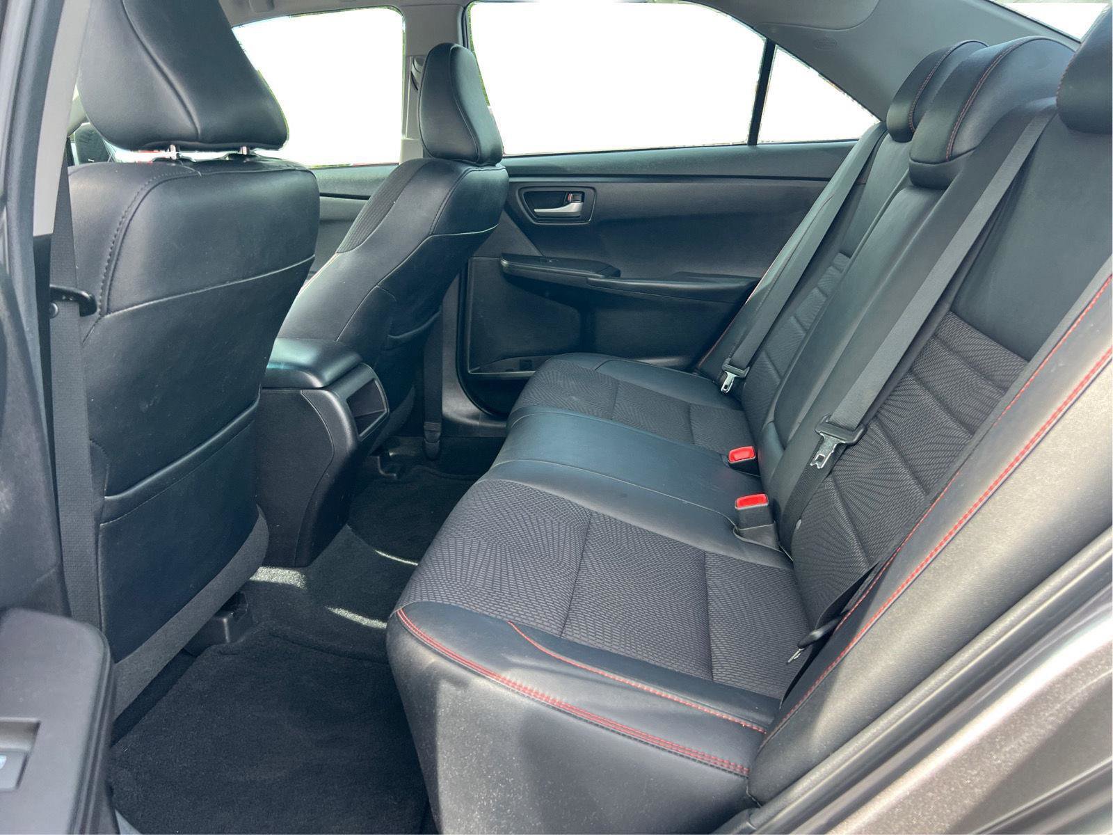 Used 2017 Toyota Camry SE w/ Moonroof Package image 11