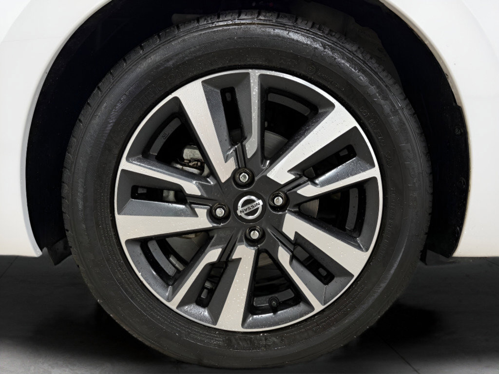 Used 2022 Nissan Versa SV image 18