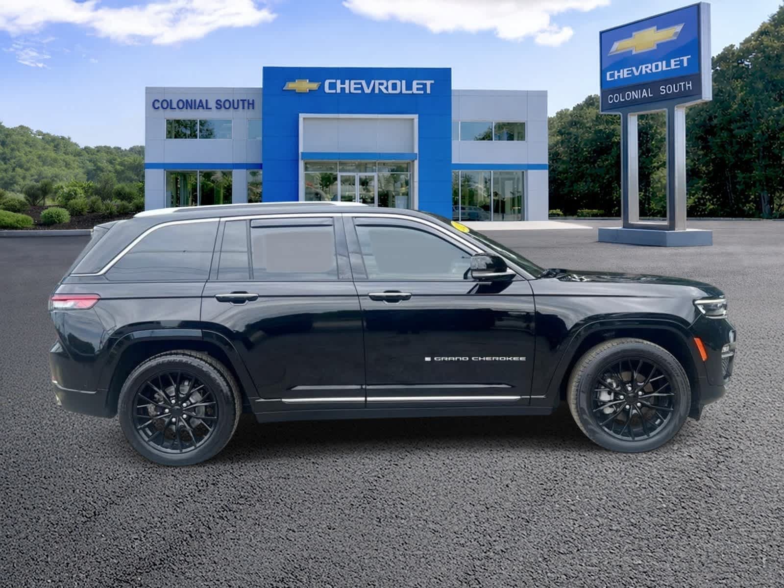 Used 2023 Jeep Grand Cherokee Summit w/ Adv Protech Group IV AWD/4WD image 7
