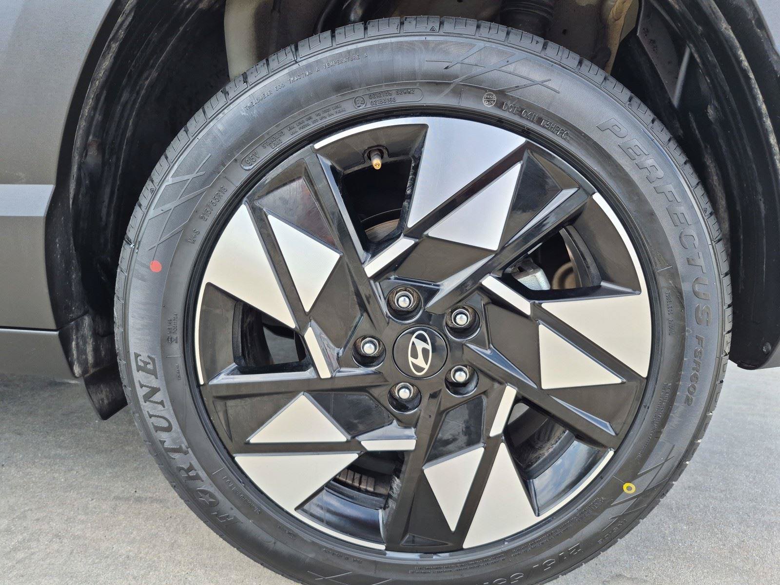 Used 2025 Hyundai Kona SEL FWD image 15
