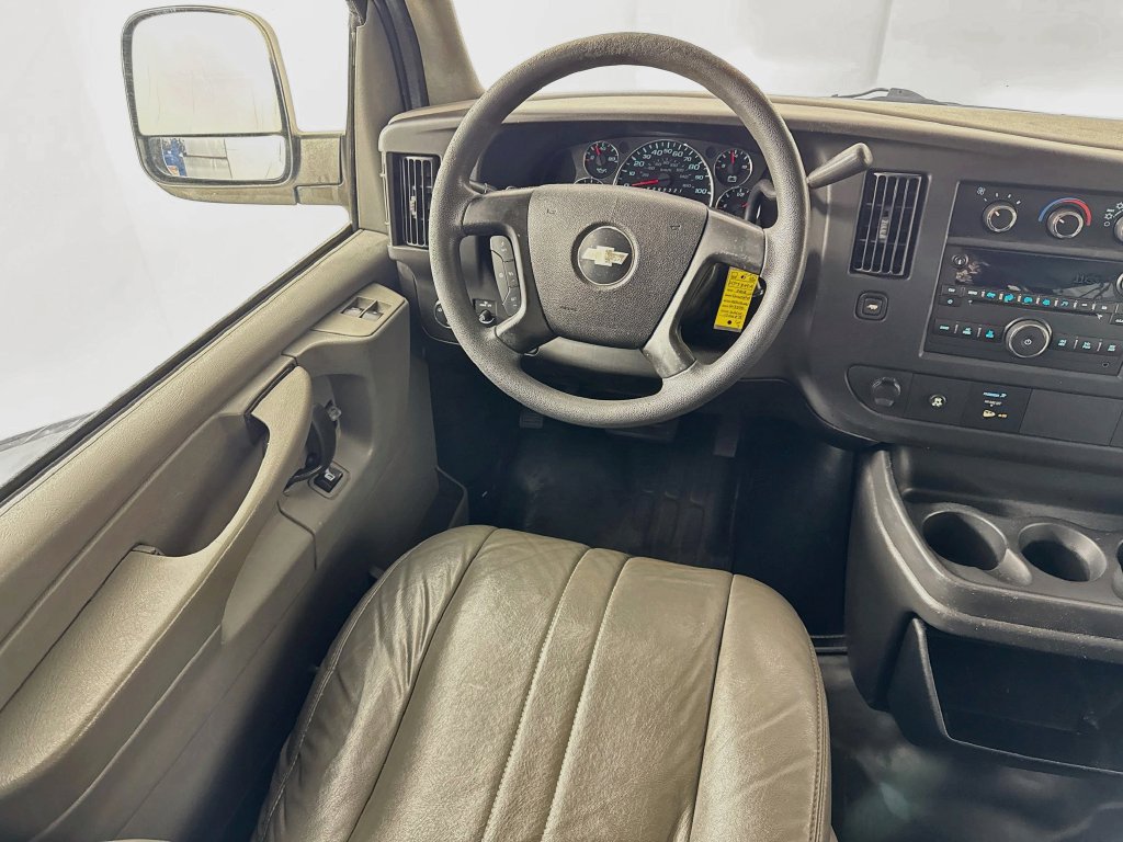 Used 2008 Chevrolet Express 3500 Extended Passenger RWD image 23
