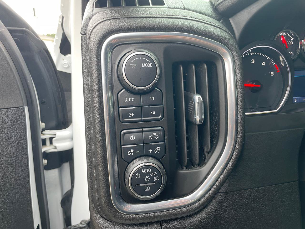 Used 2022 Chevrolet Silverado 3500 LTZ AWD/4WD image 17