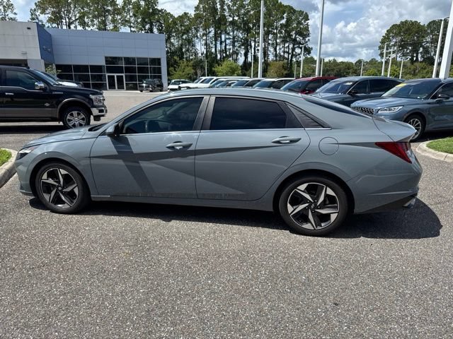 Used 2021 Hyundai Elantra SEL w/ Convenience + Premium Package FWD image 11