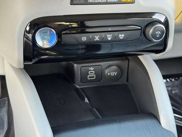 Used 2025 Ford Escape Platinum FWD image 27