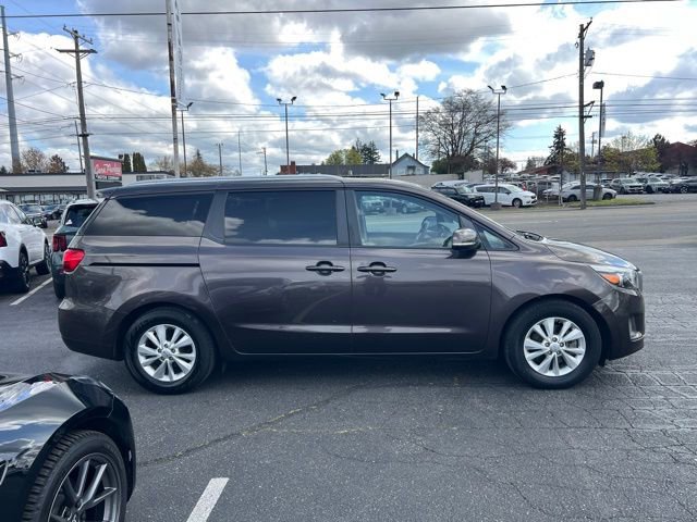 Used 2016 Kia Sedona LX w/ LX Convenience Package image 4