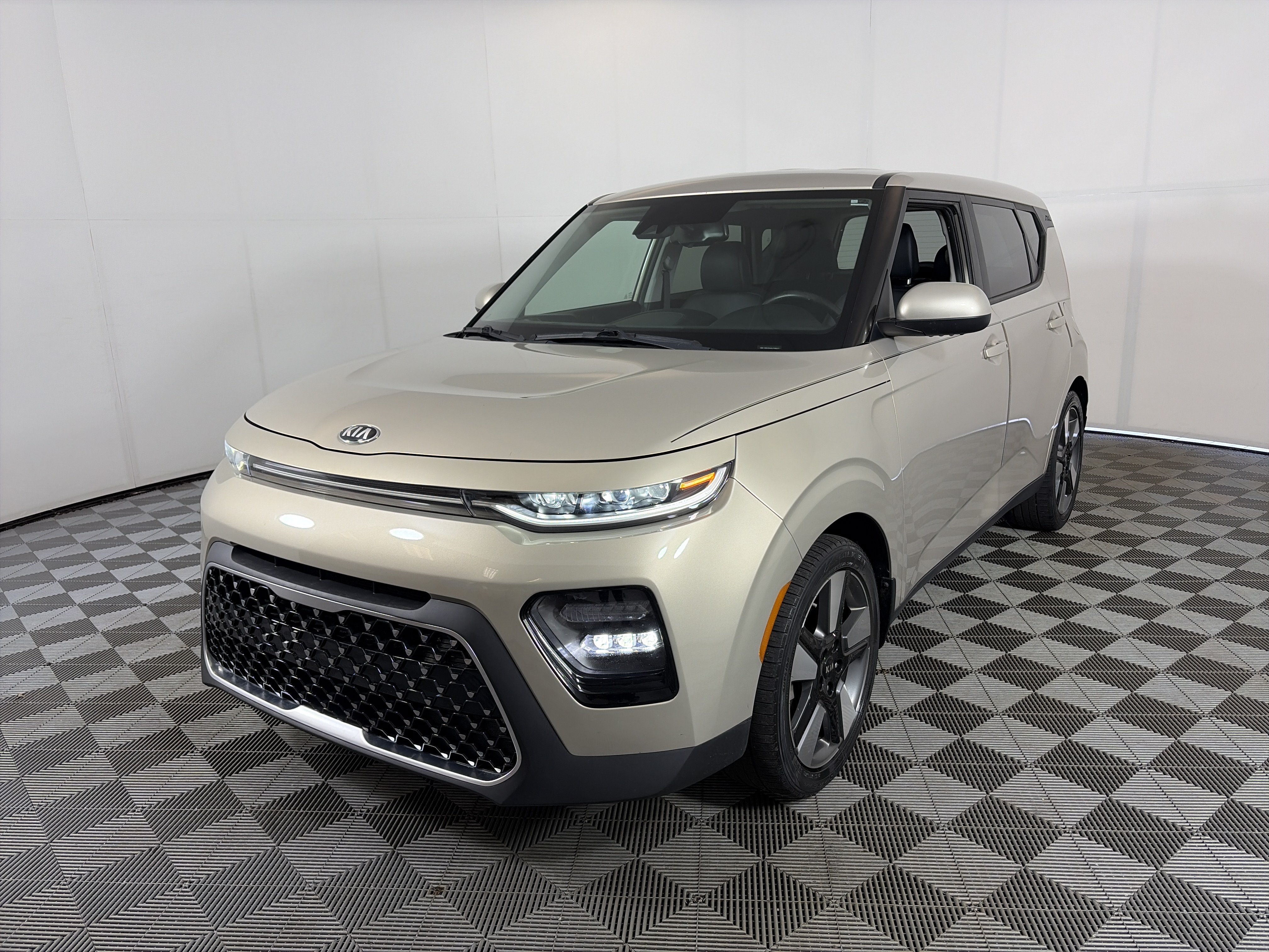 Used 2020 Kia Soul EX FWD image 3
