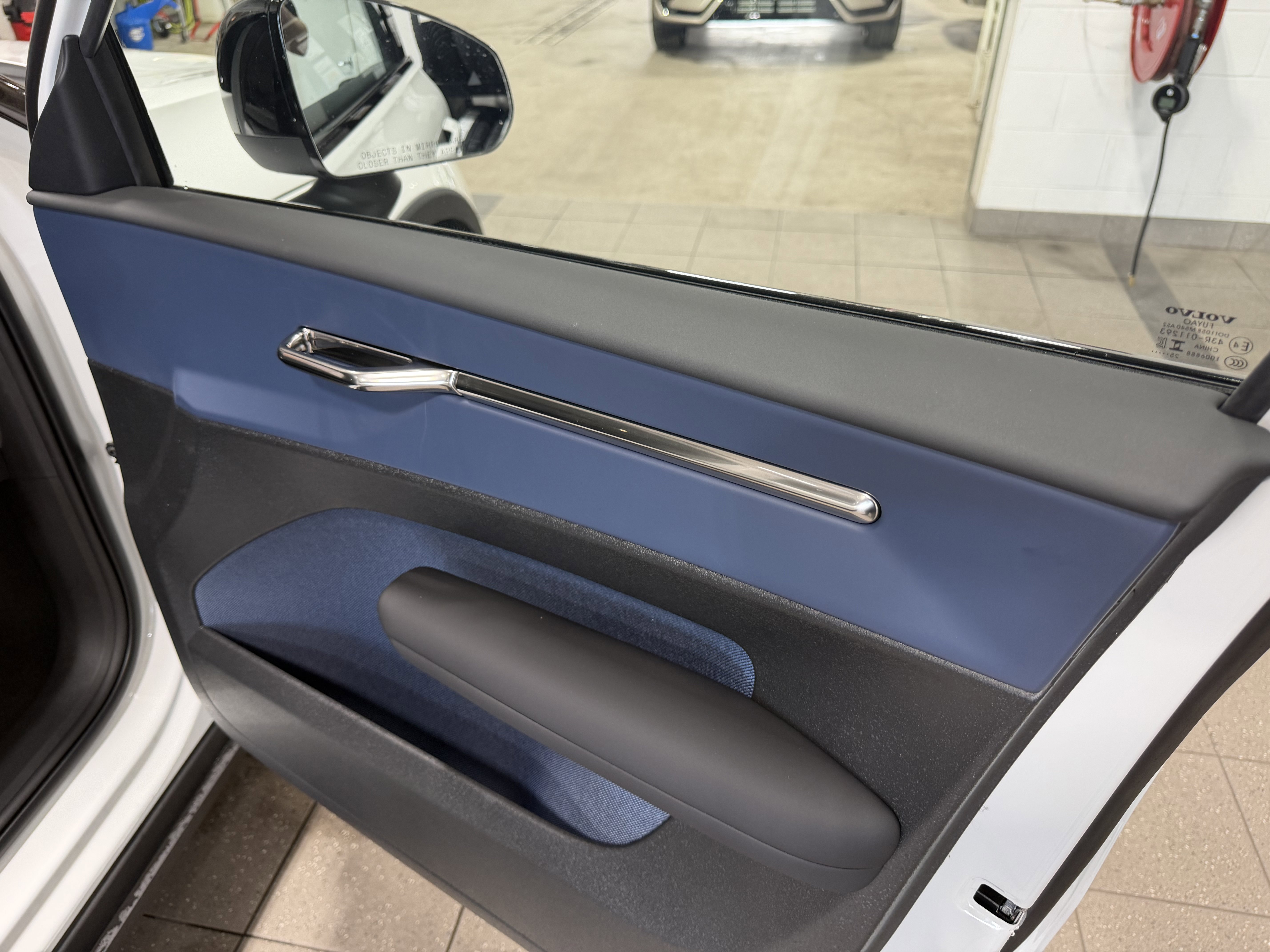 New 2026 Volvo EX30 Cross Country Ultra w/ Protection Package Premier image 21