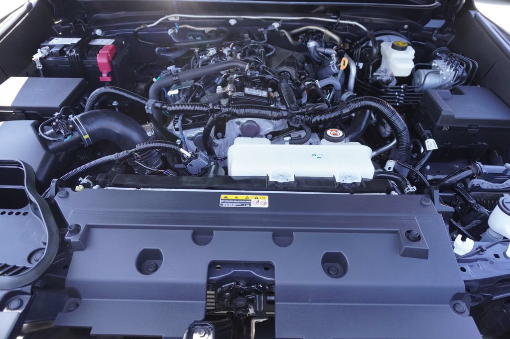Certified 2025 Toyota Tacoma SR5 AWD/4WD image 22