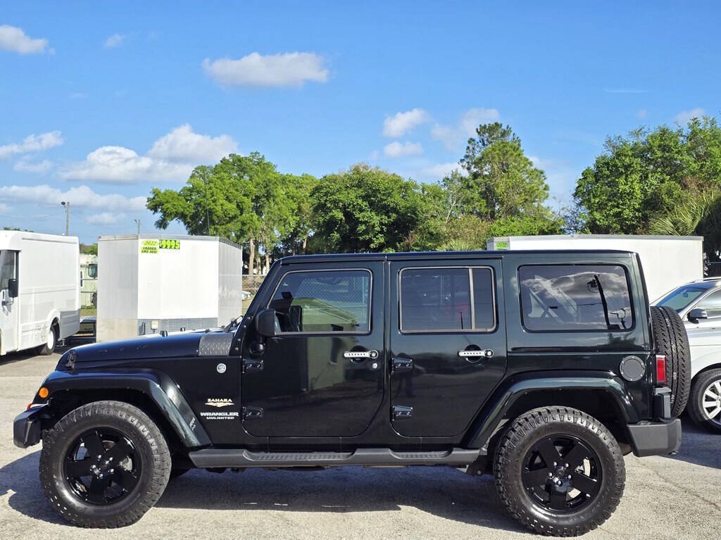 Used 2012 Jeep Wrangler Unlimited Sahara w/ Connectivity Group AWD/4WD image 4