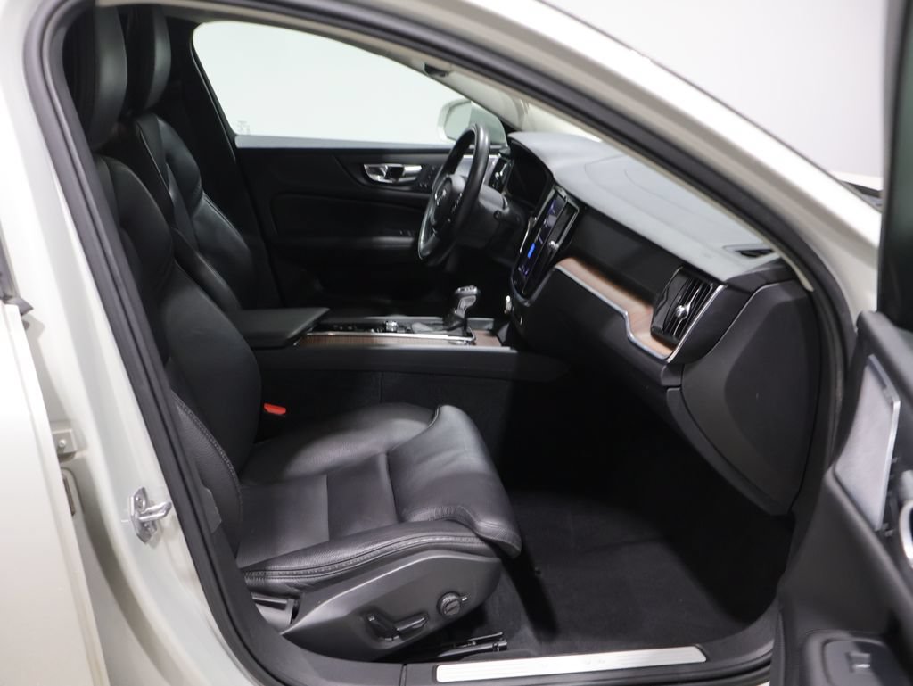 Used 2020 Volvo V60 T5 Cross Country AWD/4WD image 21