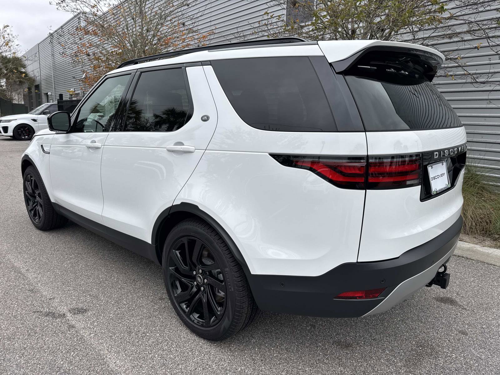 Used 2025 Land Rover Discovery S AWD/4WD image 3